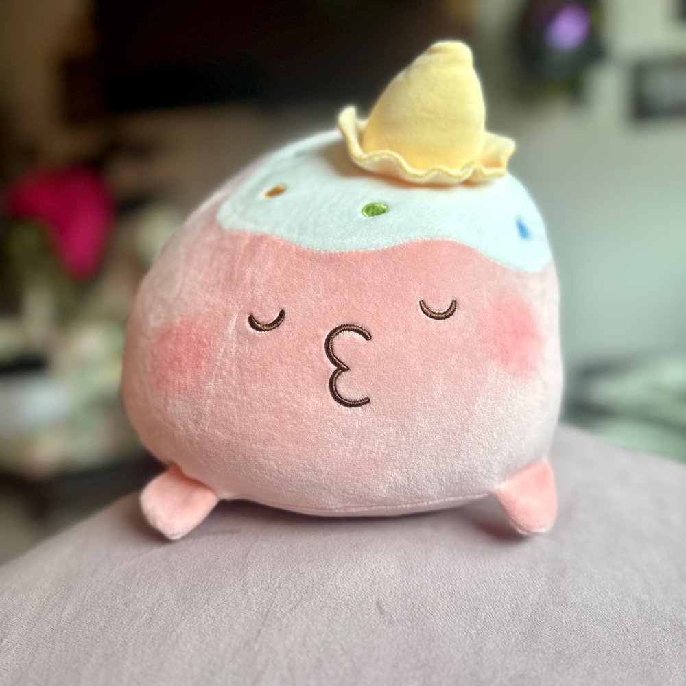 Rare MINISO Yummy Yummy Food Series Strawberry plush - Kissing Pose